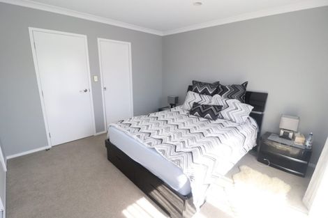 Photo of property in 7n Clearwater Cove, West Harbour, Auckland, 0618