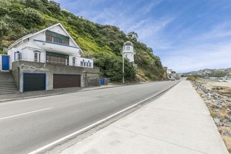 Photo of property in 330 The Esplanade, Island Bay, Wellington, 6023