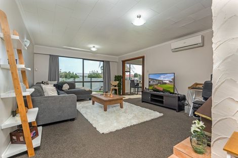 Photo of property in 67 Kaimanawa Street, Kelvin Grove, Palmerston North, 4414
