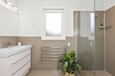 Photo of property in 18a Cambridge Terrace, Taradale, Napier, 4112