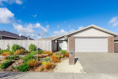 Photo of property in 37 San Priamo Place, Paraparaumu Beach, Paraparaumu, 5032