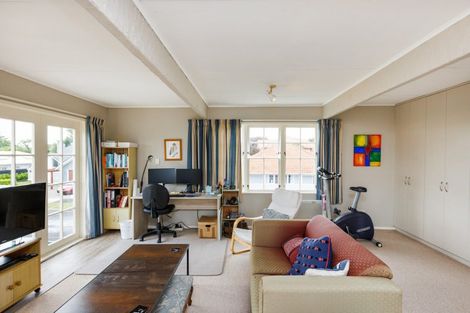 Photo of property in 5 Hardie Street, Hokowhitu, Palmerston North, 4410