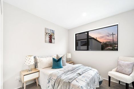 Photo of property in 2/33 Buscomb Avenue, Henderson, Auckland, 0610