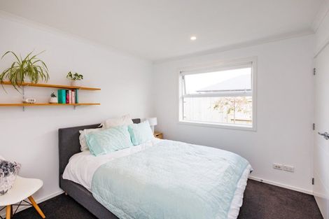 Photo of property in 120 Johnstone Drive, Fitzherbert, Palmerston North, 4410