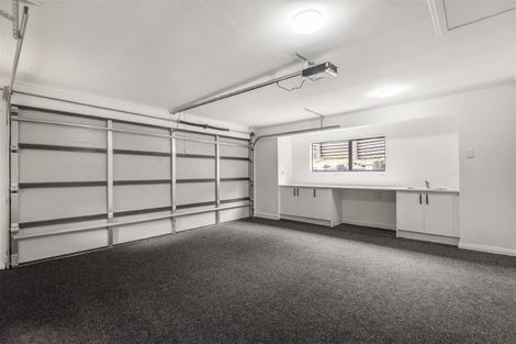 Photo of property in 2 Stitchbird Close, Murrays Bay, Auckland, 0630