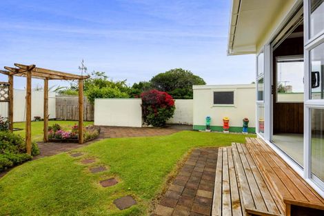 Photo of property in 81 Omata Road, Marfell, New Plymouth, 4310