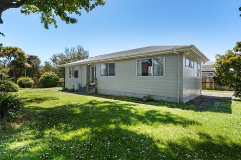 Photo of property in 27 Becker Drive, Weymouth, Auckland, 2103
