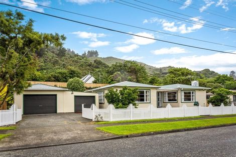 Photo of property in 33 Peel Place, Wainuiomata, Lower Hutt, 5014