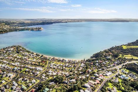 Photo of property in 1091 Whangaparaoa Road, Tindalls Beach, Whangaparaoa, 0930
