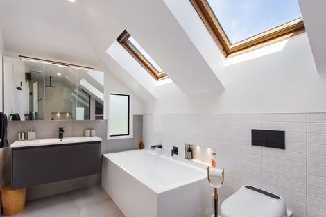 Photo of property in 21 Bryndwr Road, Fendalton, Christchurch, 8052