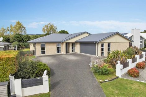 Photo of property in 12 Ruru Place, Levin, 5510