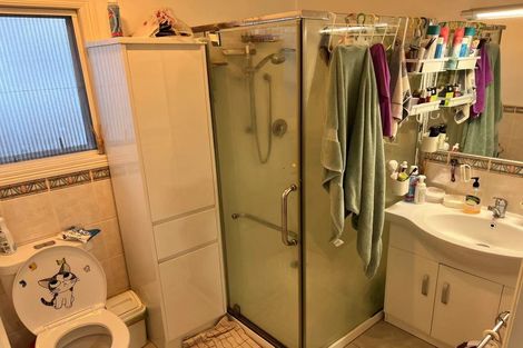 Photo of property in 30 Taupiko Place, Green Bay, Auckland, 0604