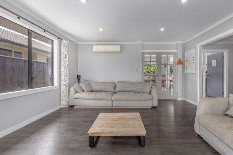 Photo of property in 10 Tararua Close, Aotea, Porirua, 5024