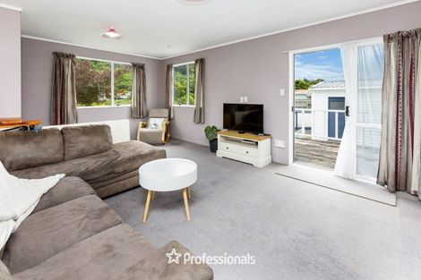 Photo of property in 2/71 Gemstone Drive, Birchville, Upper Hutt, 5018