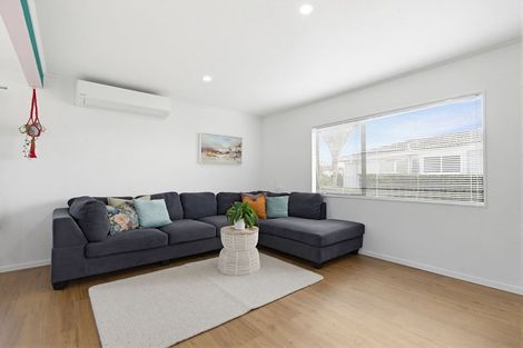Photo of property in 13 Elisa Lane, Ranui, Auckland, 0612