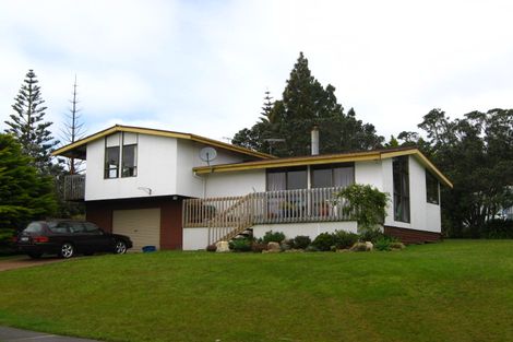 Photo of property in 69 Pacific Parade, Army Bay, Whangaparaoa, 0930