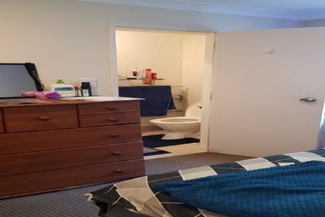 Photo of property in 77 Lake Road, Northcote, Auckland, 0627