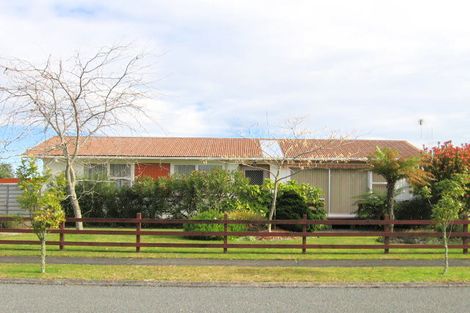 Photo of property in 2 Seamer Place, St Andrews, Hamilton, 3200