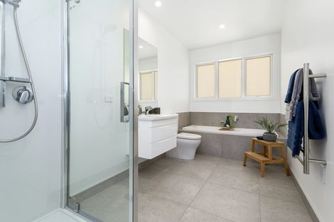 Photo of property in 51a Banks Boulevard, Whitby, Porirua, 5024