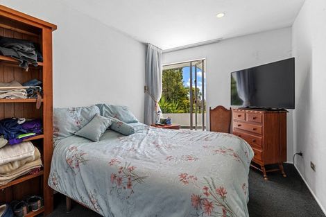 Photo of property in 28 Murano Place, Chatswood, Auckland, 0626