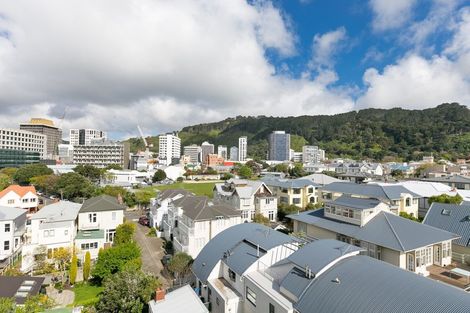 Photo of property in Endeavour Apartments, 6/125 Thorndon Quay, Pipitea, Wellington, 6011