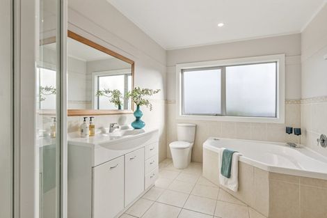 Photo of property in 44 Grenada Avenue, Forrest Hill, Auckland, 0620