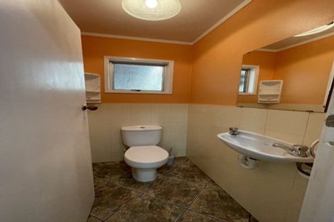 Photo of property in 37 Takapu Street, Henderson, Auckland, 0612