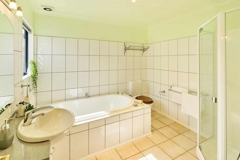 Photo of property in 25 Rangatira Road, Tawa, Wellington, 5028