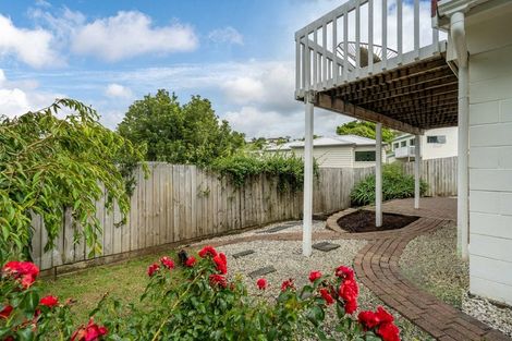 Photo of property in 38 Deverell Place, Northcross, Auckland, 0632