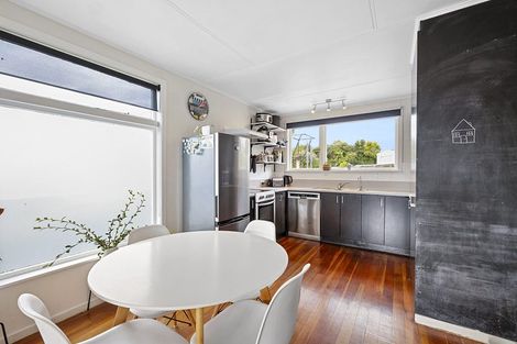 Photo of property in 3 Granby Place, Westown, New Plymouth, 4310