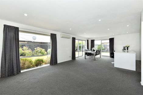 Photo of property in 8 Oakdene Place, Halswell, Christchurch, 8025