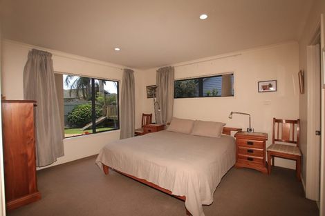 Photo of property in 24 Glencalder Place, Wattle Downs, Auckland, 2103