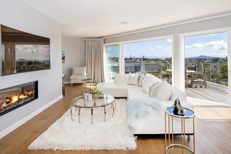 Photo of property in 74 Mellons Bay Road, Mellons Bay, Auckland, 2014