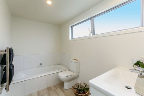 Photo of property in 4 Mackillop Way, Brooklands, New Plymouth, 4310