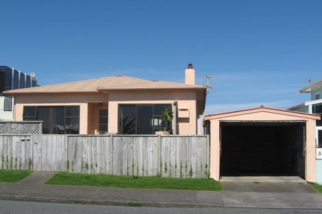 Photo of property in 10 Octavius Place, New Plymouth, 4312