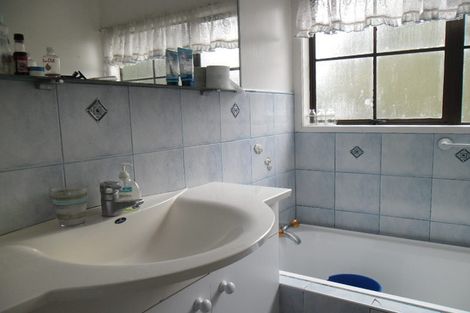 Photo of property in 19 Hiwihau Place, Glenfield, Auckland, 0629