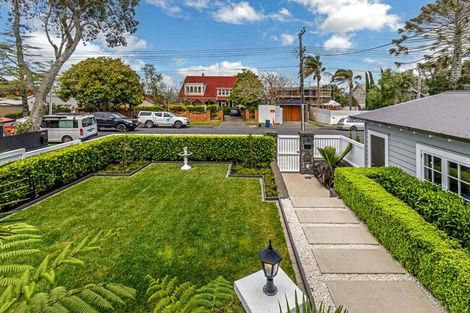 Photo of property in 24 Norwood Road, Bayswater, Auckland, 0622