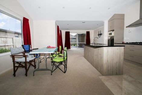 Photo of property in 14 Teatree Close, Huntington, Hamilton, 3210