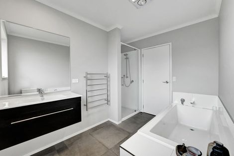 Photo of property in 34d Honeyfield Drive, Whalers Gate, New Plymouth, 4310