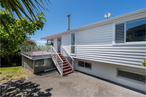 Photo of property in 8 Page Point, Mellons Bay, Auckland, 2014