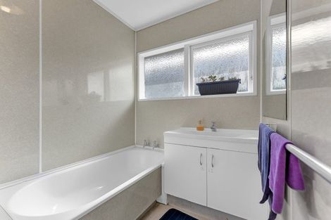 Photo of property in 1 Hill Crescent, Papakura, 2110