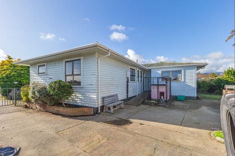 Photo of property in 24 Karaka Crescent, Levin, 5510