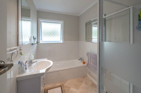 Photo of property in 16 Chester Street, Levin, 5510