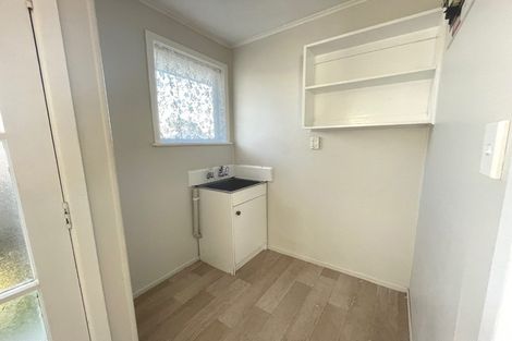 Photo of property in 35 Tarata Crescent, Mangere Bridge, Auckland, 2022