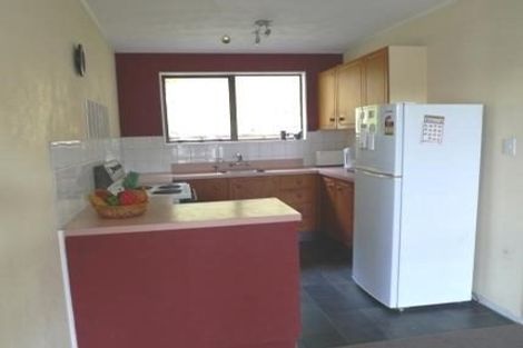 Photo of property in 25 Fernhaven Grove, Newlands, Wellington, 6037