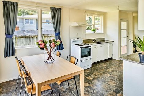 Photo of property in 130 Arahura Crescent, Waitangirua, Porirua, 5024