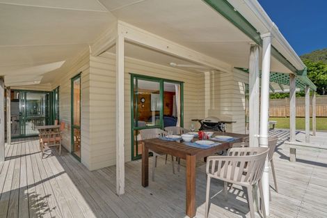 Photo of property in 86 Hahei Beach Road, Hahei, Whitianga, 3591
