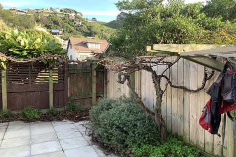 Photo of property in 220 Queens Drive, Lyall Bay, Wellington, 6022