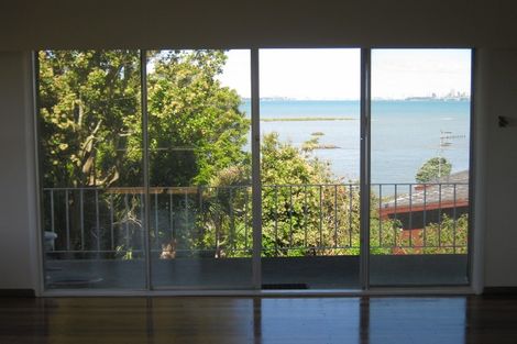 Photo of property in 2/46 Gill Avenue, Te Atatu Peninsula, Auckland, 0610