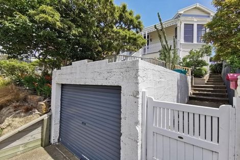 Photo of property in 26 Grove Road, Kelburn, Wellington, 6012